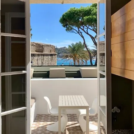 With Mediterranean Charm With View Terrace Appartement Antibes