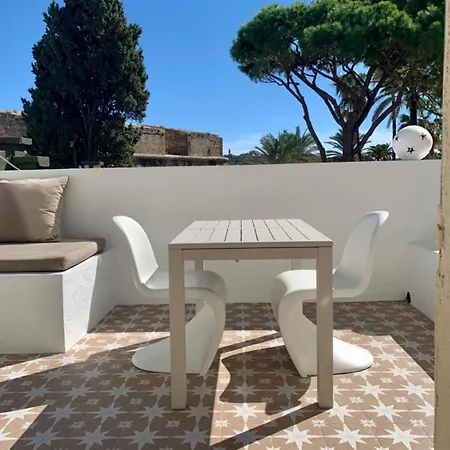 Διαμέρισμα With Mediterranean Charm With View Terrace Αντίμπ