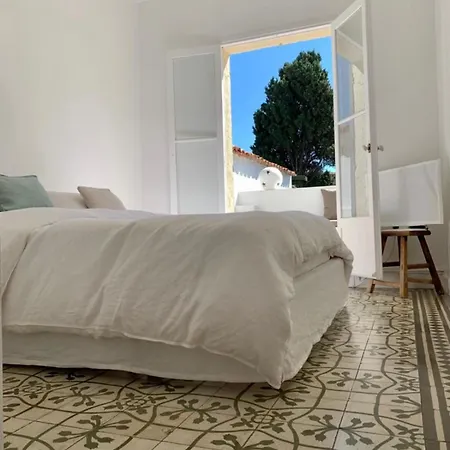 With Mediterranean Charm With View Terrace * 昂蒂布